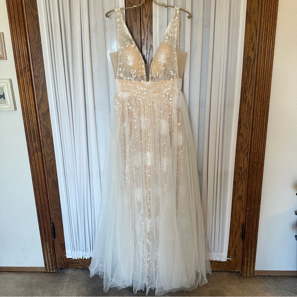 Hebeos White Nude A-line Appliqué Tulle Illusion Princess Wedding Gown - Picture 3 of 16